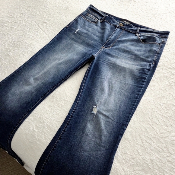 Forever 21+ High Rise Flare Stretch Jeans, Longer Length Size 16 - Picture 10 of 14